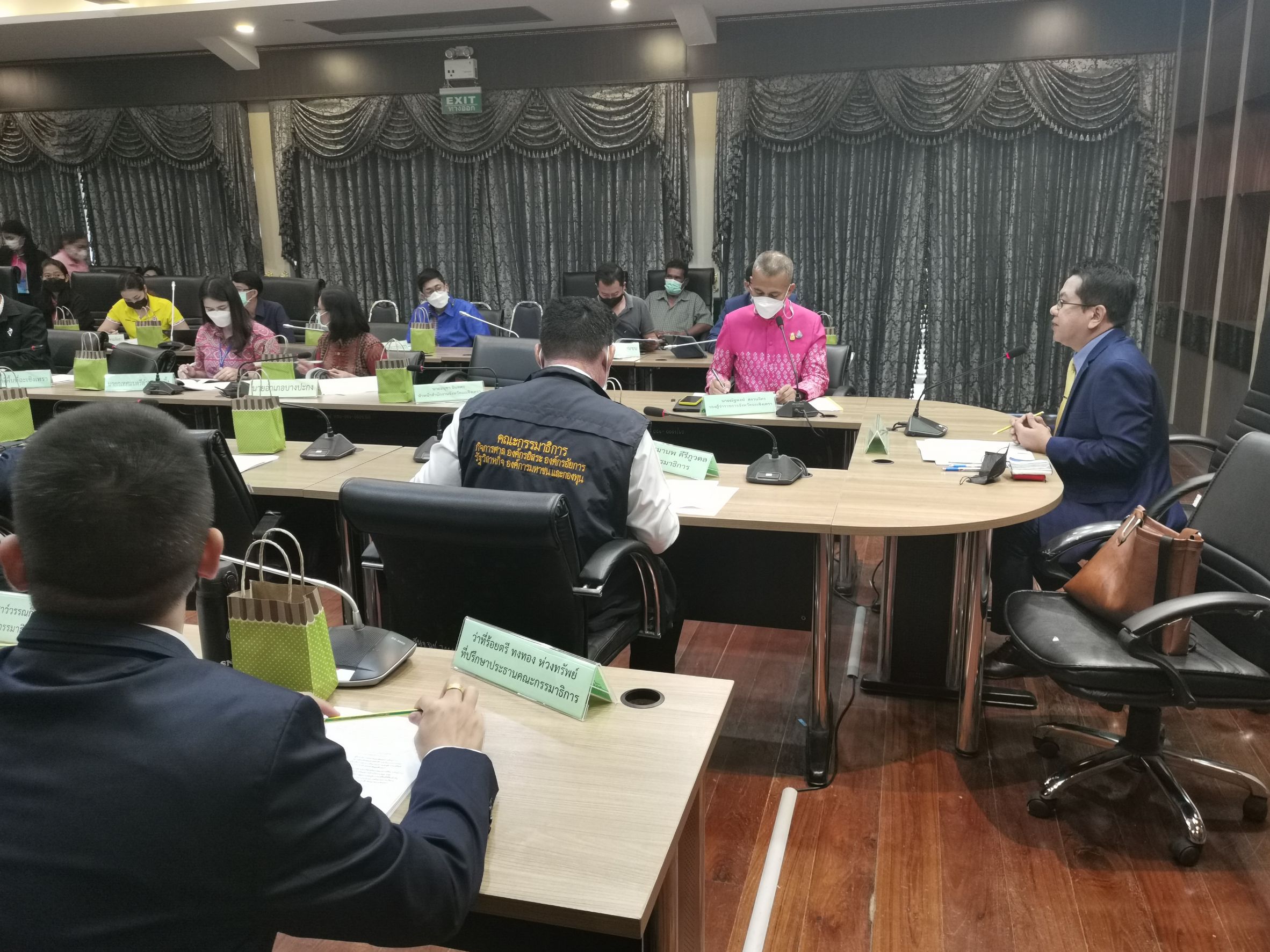 ?️??‍?พช.ฉะเชิงเทราร่วมประชุมติดตามผลการดำเนินงานของสถาบันบริหารจัดการธนาคารที่ดิน (องค์การมหาชน) ในการช่วยเหลือเกษตรและผู้ยากจนที่ไม่มีที่ดินทำกิน