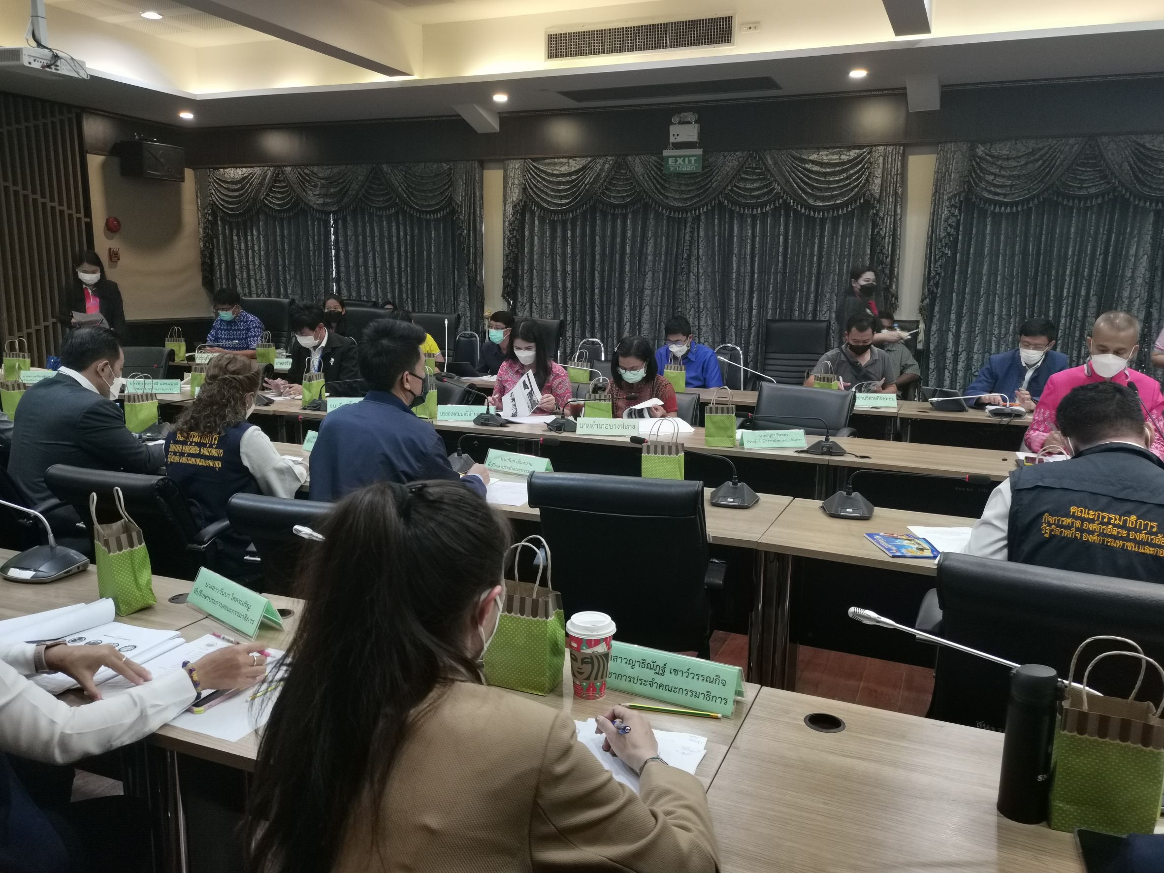 ?️??‍?พช.ฉะเชิงเทราร่วมประชุมติดตามผลการดำเนินงานของสถาบันบริหารจัดการธนาคารที่ดิน (องค์การมหาชน) ในการช่วยเหลือเกษตรและผู้ยากจนที่ไม่มีที่ดินทำกิน