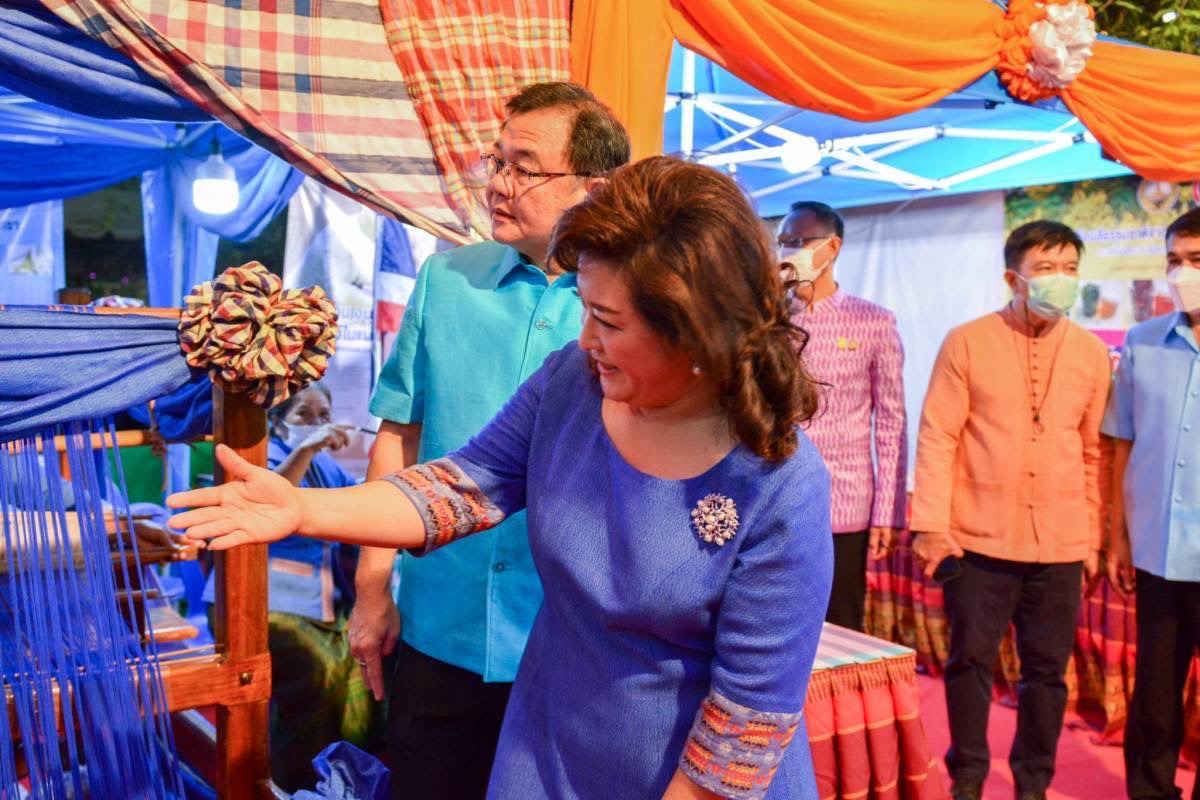 ?️??‍?พช.ฉะเชิงเทราจัดกิจกรรมของชมรมแม่บ้านมหาดไทย ในงานนมัสการหลวงพ่อโสธร และงานประจำปีจังหวัดฉะเชิงเทรา ปี 2565