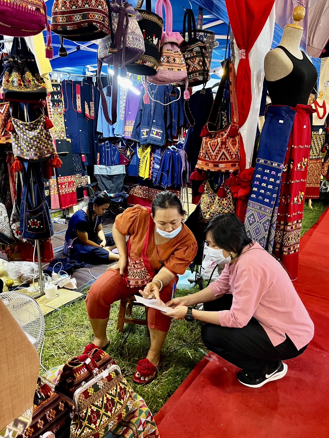 ?️??‍?พช.ฉะเชิงเทราจัดกิจกรรมของชมรมแม่บ้านมหาดไทย ในงานนมัสการหลวงพ่อโสธร และงานประจำปีจังหวัดฉะเชิงเทรา ปี 2565