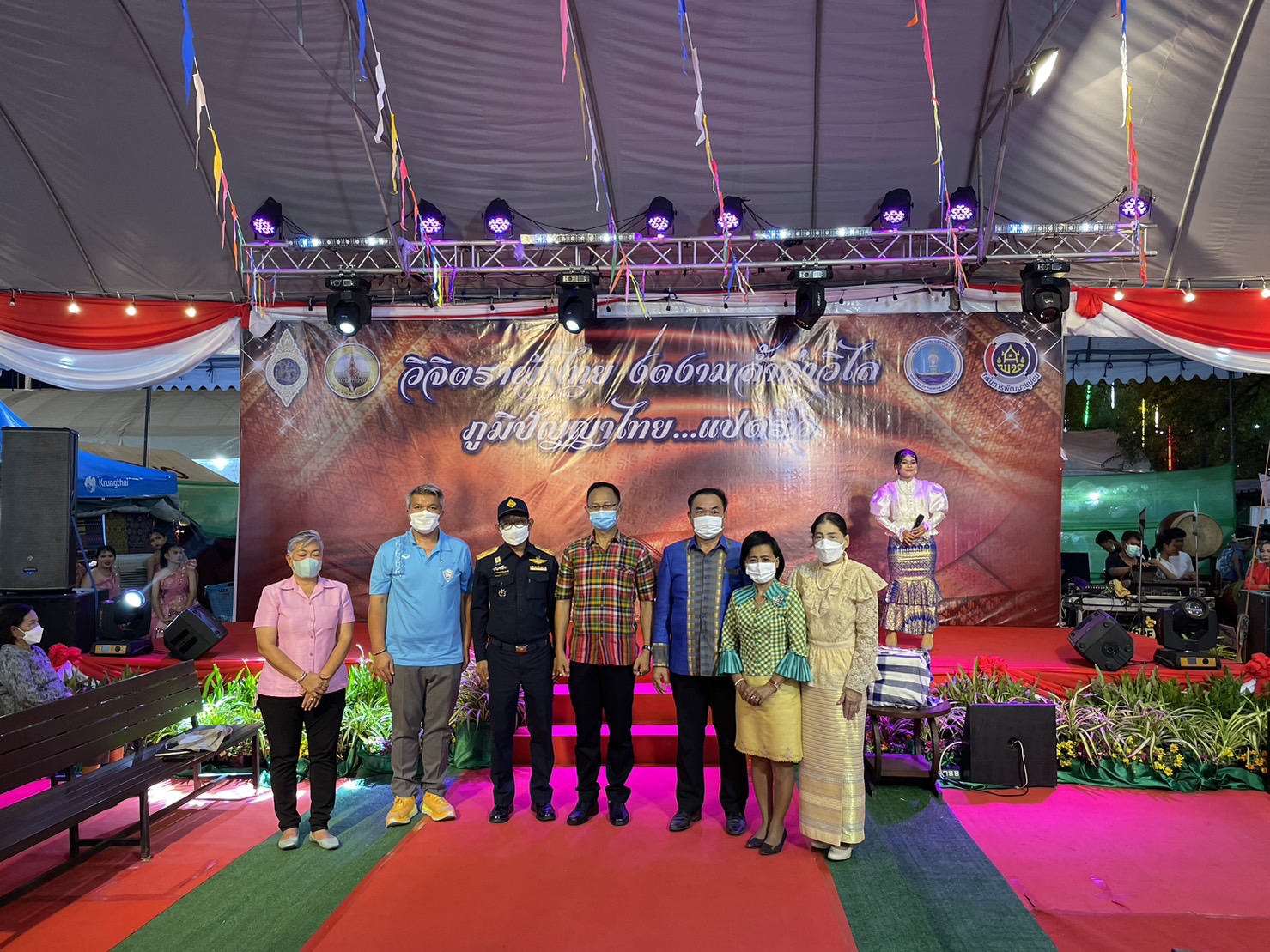 ?️??‍?พช.ฉะเชิงเทราจัดกิจกรรมการประดิษฐ์ผีเสื้อจากผ้าไทย (ผีเสื้อแห่งความจงรักภักดี) ภายในบูธชมรมแม่บ้านมหาดไทยในงานนมัสการหลวงพ่อโสธร และงานประจำปีจังหวัดฉะเชิงเทรา ปี 2565