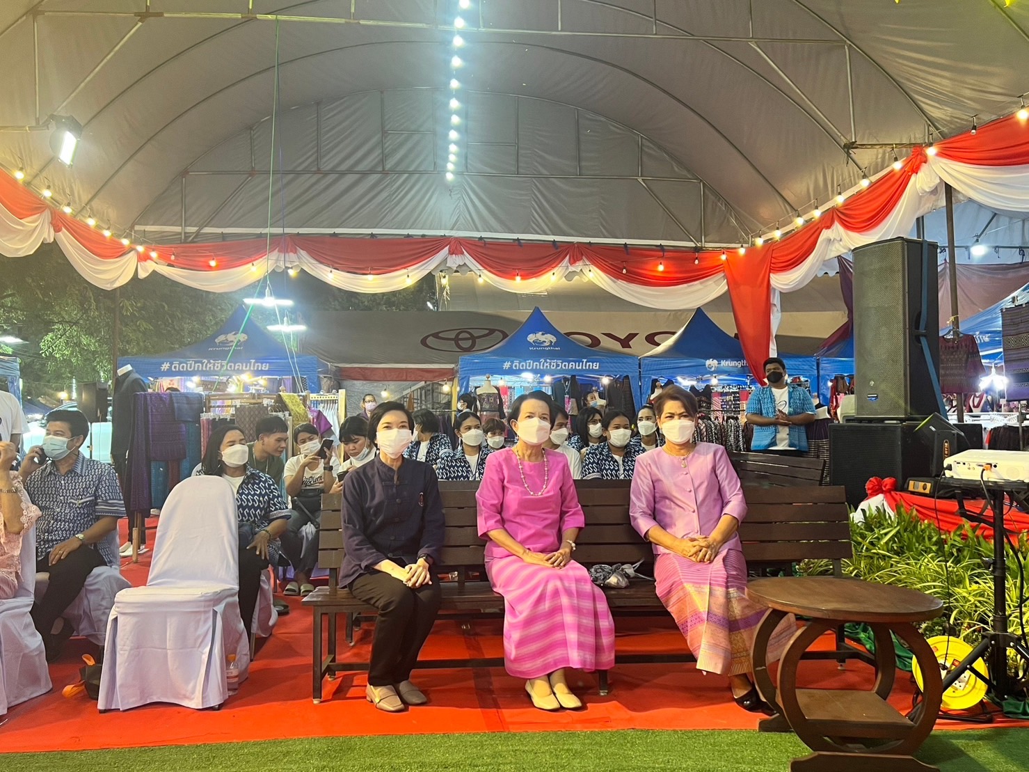 ?️??‍?พช.ฉะเชิงเทราดูแลการจัดกิจกรรมและจัดจำหน่ายสินค้าหนึ่งตำบล หนึ่งผลิตภัณฑ์ (OTOP) ภายในบูธชมรมแม่บ้านมหาดไทยในงานนมัสการหลวงพ่อโสธร และงานประจำปีจังหวัดฉะเชิงเทรา ปี 2565 ในคืนวันลอยกระทง