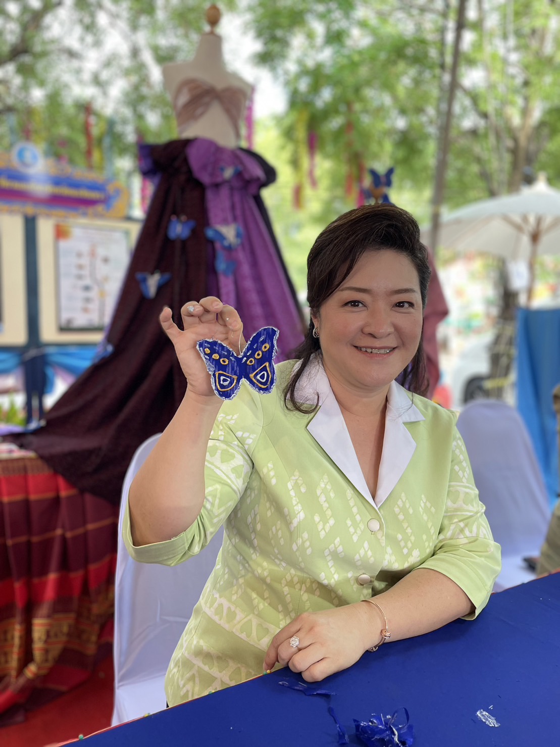 ?️?พช.ฉะเชิงเทราจัดกิจกรรมการประดิษฐ์ผีเสื้อจากผ้าไทย (ผีเสื้อแห่งความจงรักภักดี)?