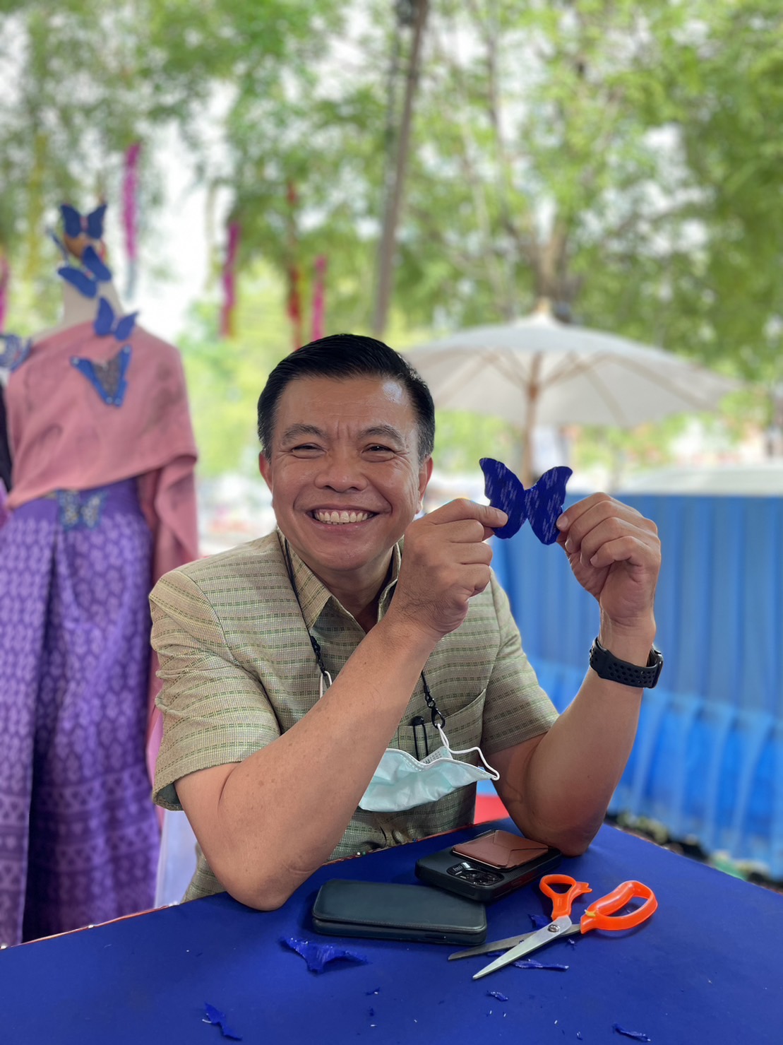 ?️?พช.ฉะเชิงเทราจัดกิจกรรมการประดิษฐ์ผีเสื้อจากผ้าไทย (ผีเสื้อแห่งความจงรักภักดี)?