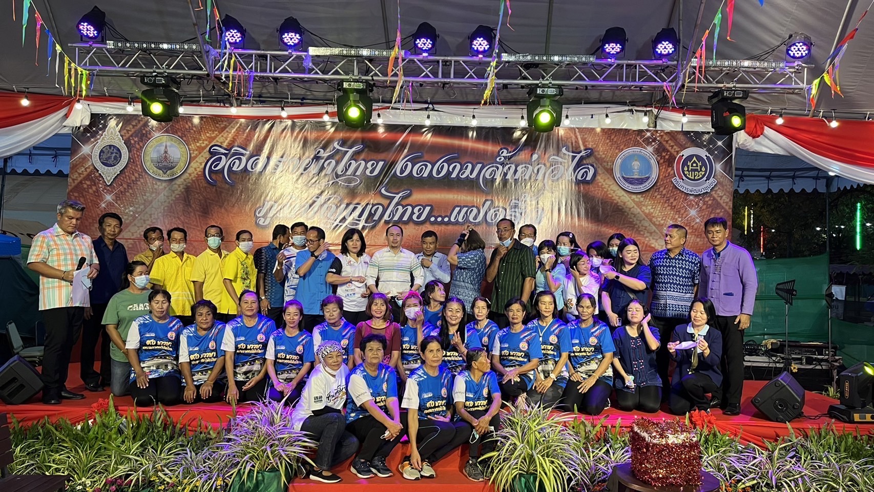 ?️??‍?พช.ฉะเชิงเทราจัดกิจกรรมการประดิษฐ์ผีเสื้อจากผ้าไทย (ผีเสื้อแห่งความจงรักภักดี) ภายในบูธชมรมแม่บ้านมหาดไทยในงานนมัสการหลวงพ่อโสธร และงานประจำปีจังหวัดฉะเชิงเทรา ปี 2565