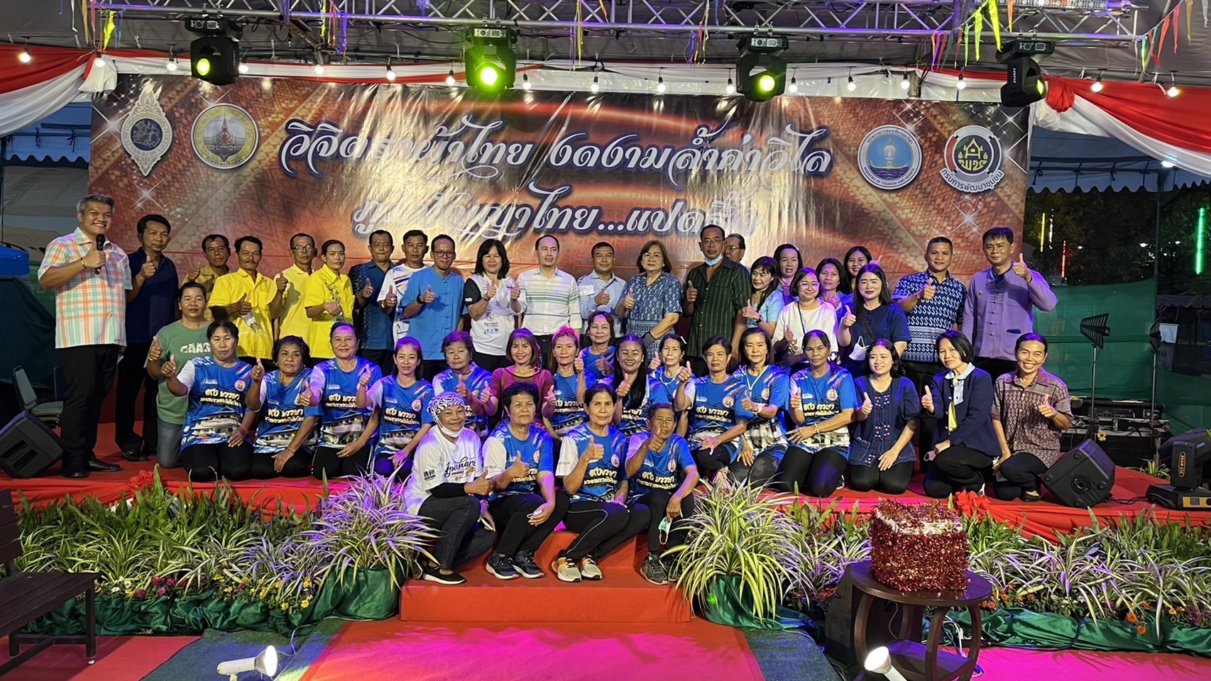 ?️??‍?พช.ฉะเชิงเทราจัดกิจกรรมการประดิษฐ์ผีเสื้อจากผ้าไทย (ผีเสื้อแห่งความจงรักภักดี) ภายในบูธชมรมแม่บ้านมหาดไทยในงานนมัสการหลวงพ่อโสธร และงานประจำปีจังหวัดฉะเชิงเทรา ปี 2565