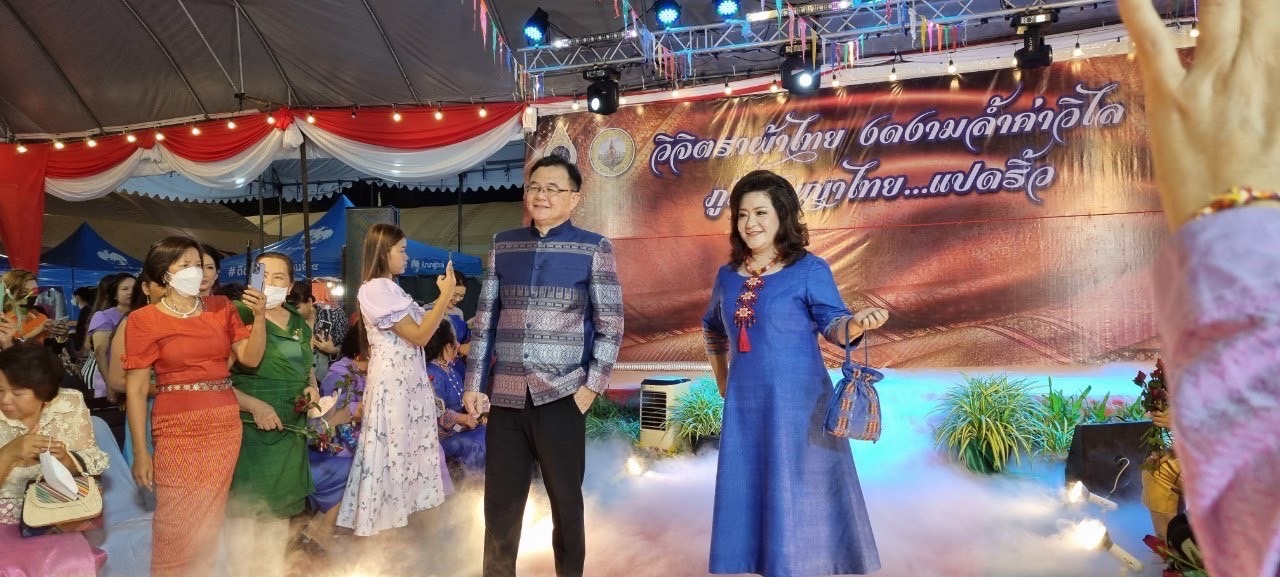 ?️??‍?พช.ฉะเชิงเทราร่วมกิจกรรมเดินแบบผ้าไทยการกุศล และจัดกิจกรรมการประดิษฐ์ผีเสื้อจากผ้าไทย (ผีเสื้อแห่งความจงรักภักดี) ภายในบูธชมรมแม่บ้านมหาดไทยในงานนมัสการหลวงพ่อโสธร และงานประจำปีจังหวัดฉะเชิงเทรา ปี 2565