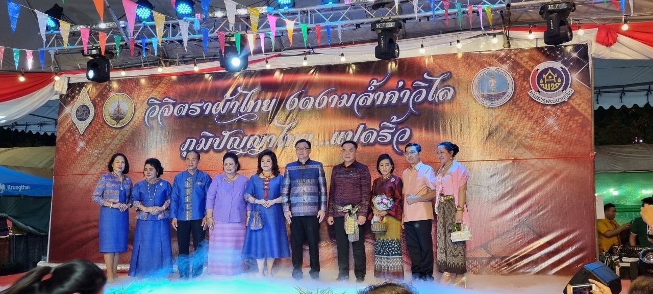 ?️??‍?พช.ฉะเชิงเทราร่วมกิจกรรมเดินแบบผ้าไทยการกุศล และจัดกิจกรรมการประดิษฐ์ผีเสื้อจากผ้าไทย (ผีเสื้อแห่งความจงรักภักดี) ภายในบูธชมรมแม่บ้านมหาดไทยในงานนมัสการหลวงพ่อโสธร และงานประจำปีจังหวัดฉะเชิงเทรา ปี 2565