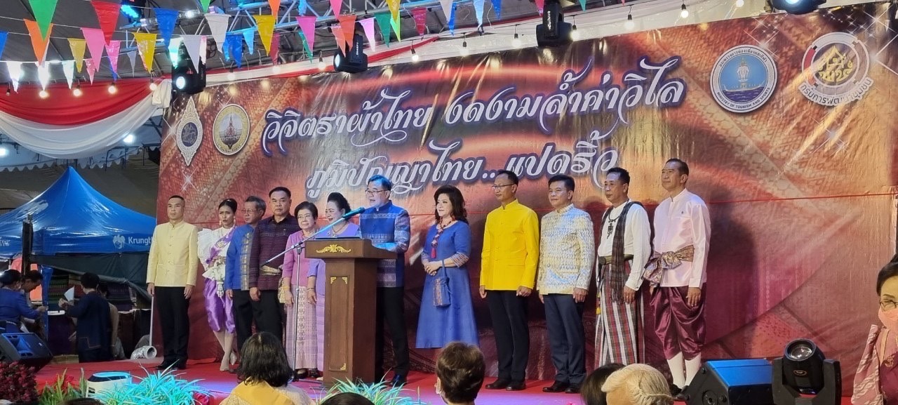 ?️??‍?พช.ฉะเชิงเทราร่วมกิจกรรมเดินแบบผ้าไทยการกุศล และจัดกิจกรรมการประดิษฐ์ผีเสื้อจากผ้าไทย (ผีเสื้อแห่งความจงรักภักดี) ภายในบูธชมรมแม่บ้านมหาดไทยในงานนมัสการหลวงพ่อโสธร และงานประจำปีจังหวัดฉะเชิงเทรา ปี 2565