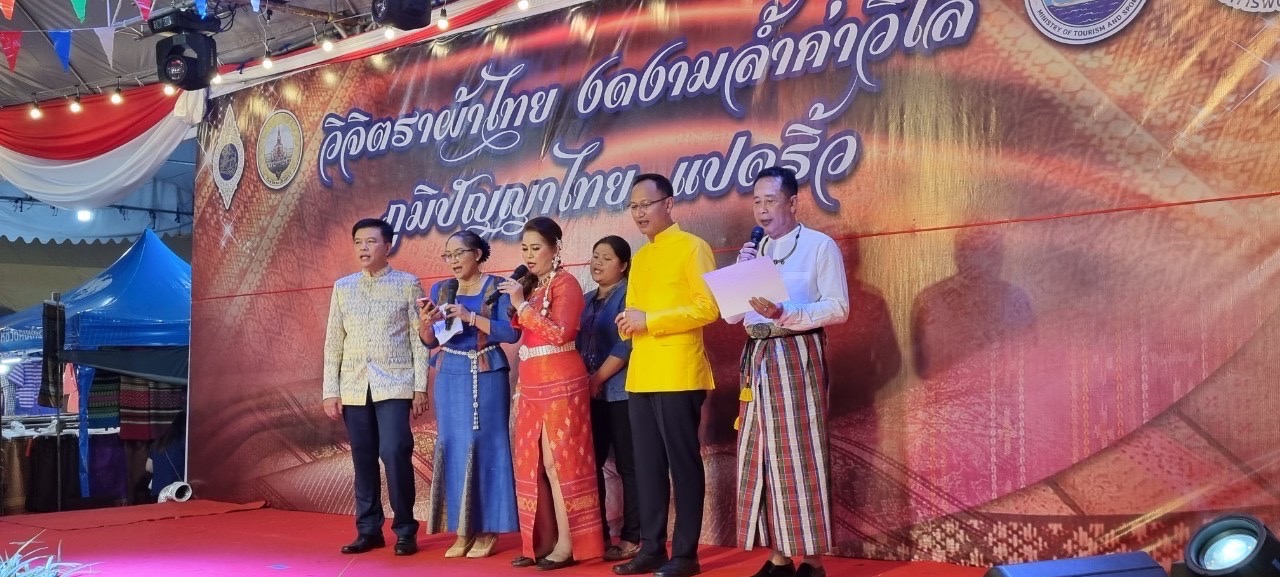 ?️??‍?พช.ฉะเชิงเทราร่วมกิจกรรมเดินแบบผ้าไทยการกุศล และจัดกิจกรรมการประดิษฐ์ผีเสื้อจากผ้าไทย (ผีเสื้อแห่งความจงรักภักดี) ภายในบูธชมรมแม่บ้านมหาดไทยในงานนมัสการหลวงพ่อโสธร และงานประจำปีจังหวัดฉะเชิงเทรา ปี 2565