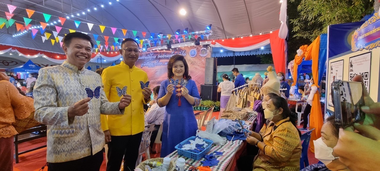 ?️??‍?พช.ฉะเชิงเทราร่วมกิจกรรมเดินแบบผ้าไทยการกุศล และจัดกิจกรรมการประดิษฐ์ผีเสื้อจากผ้าไทย (ผีเสื้อแห่งความจงรักภักดี) ภายในบูธชมรมแม่บ้านมหาดไทยในงานนมัสการหลวงพ่อโสธร และงานประจำปีจังหวัดฉะเชิงเทรา ปี 2565