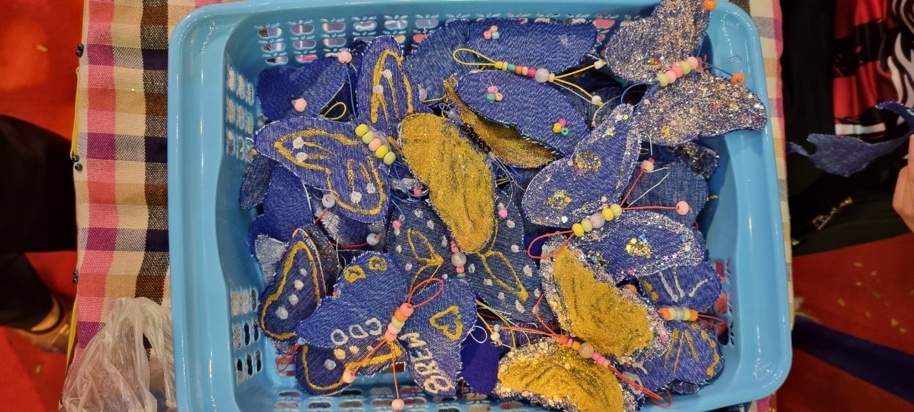 ?️??‍?พช.ฉะเชิงเทราร่วมกิจกรรมเดินแบบผ้าไทยการกุศล และจัดกิจกรรมการประดิษฐ์ผีเสื้อจากผ้าไทย (ผีเสื้อแห่งความจงรักภักดี) ภายในบูธชมรมแม่บ้านมหาดไทยในงานนมัสการหลวงพ่อโสธร และงานประจำปีจังหวัดฉะเชิงเทรา ปี 2565