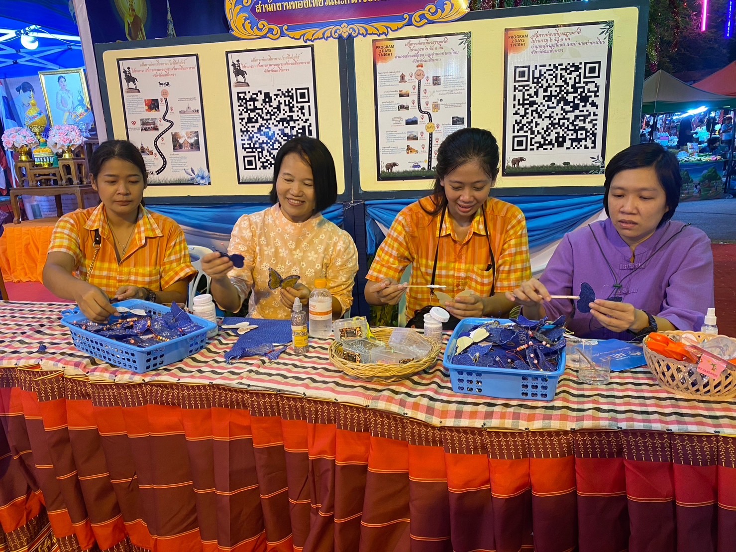 ?️??‍?พช.ฉะเชิงเทราร่วมดูแลการจัดกิจกรรมภายในบูธชมรมแม่บ้านมหาดไทยในงานนมัสการหลวงพ่อโสธร และงานประจำปีจังหวัดฉะเชิงเทรา ปี 2565