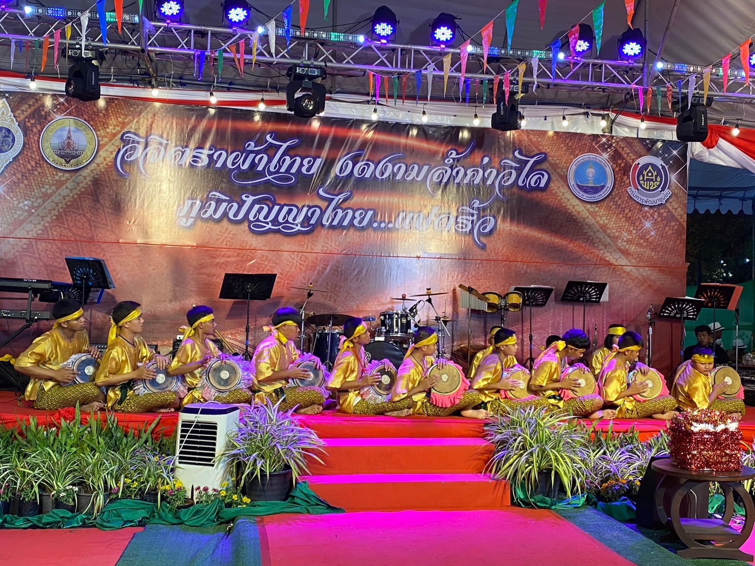 ?️??‍?พช.ฉะเชิงเทราร่วมดูแลการจัดกิจกรรมภายในบูธชมรมแม่บ้านมหาดไทยในงานนมัสการหลวงพ่อโสธร และงานประจำปีจังหวัดฉะเชิงเทรา ปี 2565