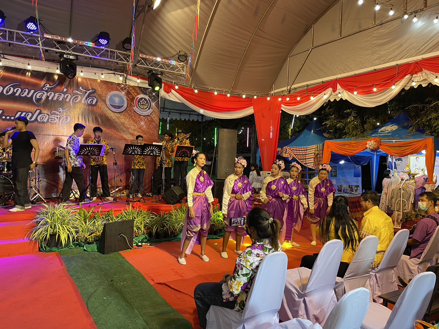 ?️??‍?พช.ฉะเชิงเทราร่วมดูแลการจัดกิจกรรมภายในบูธชมรมแม่บ้านมหาดไทยในงานนมัสการหลวงพ่อโสธร และงานประจำปีจังหวัดฉะเชิงเทรา ปี 2565