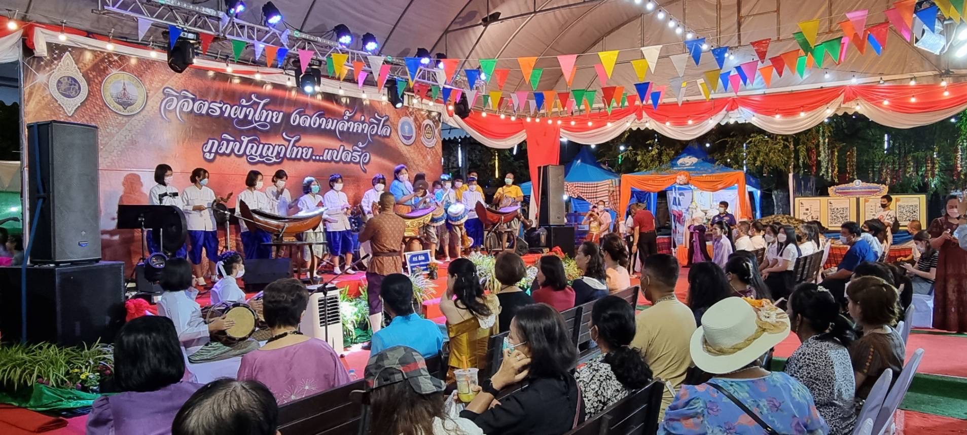 พช.ฉะเชิงเทราร่วมดูแลการจัดกิจกรรมภายในบูธชมรมแม่บ้านมหาดไทยในงานนมัสการหลวงพ่อโสธร และงานประจำปีจังหวัดฉะเชิงเทรา ปี 2565