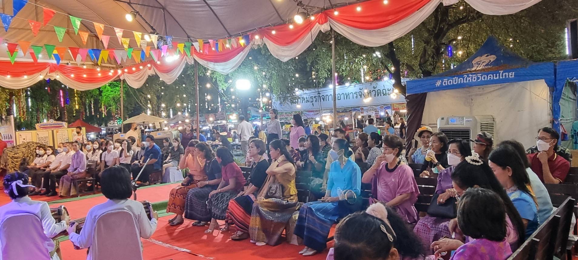 พช.ฉะเชิงเทราร่วมดูแลการจัดกิจกรรมภายในบูธชมรมแม่บ้านมหาดไทยในงานนมัสการหลวงพ่อโสธร และงานประจำปีจังหวัดฉะเชิงเทรา ปี 2565
