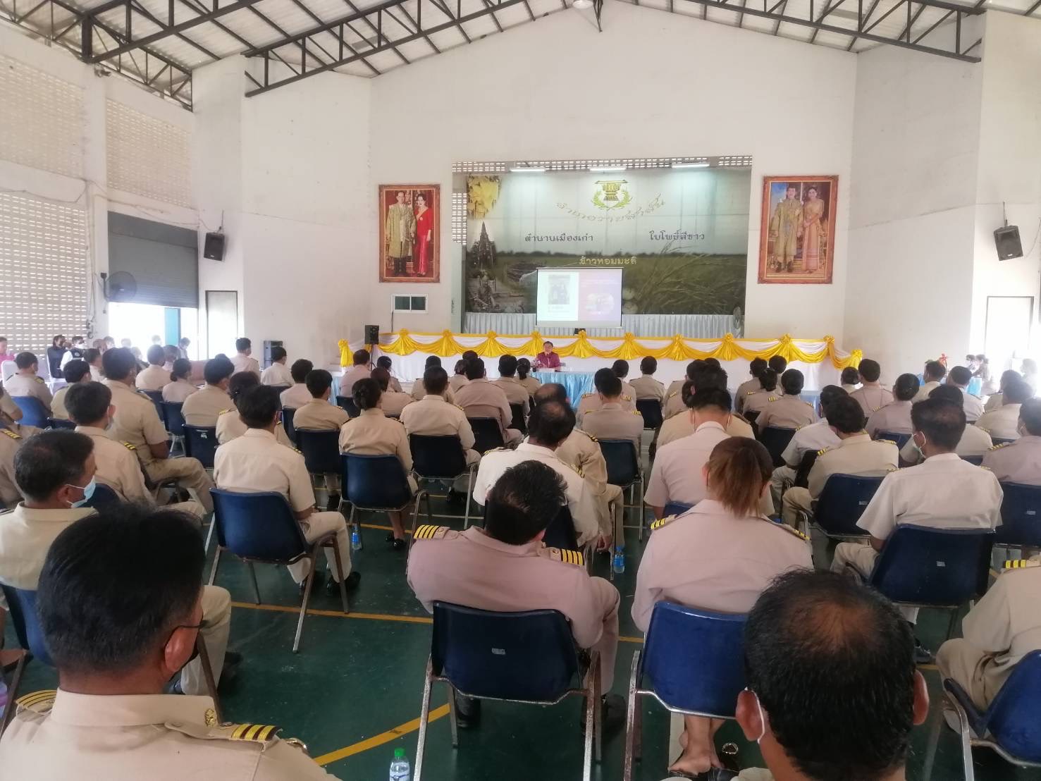 ?️??‍?พช.ฉะเชิงเทราร่วมประชุมมอบนโยบายของผู้ว่าราชการจังหวัดฉะเชิงเทราให้แก่กำนัน ผู้ใหญ่บ้าน