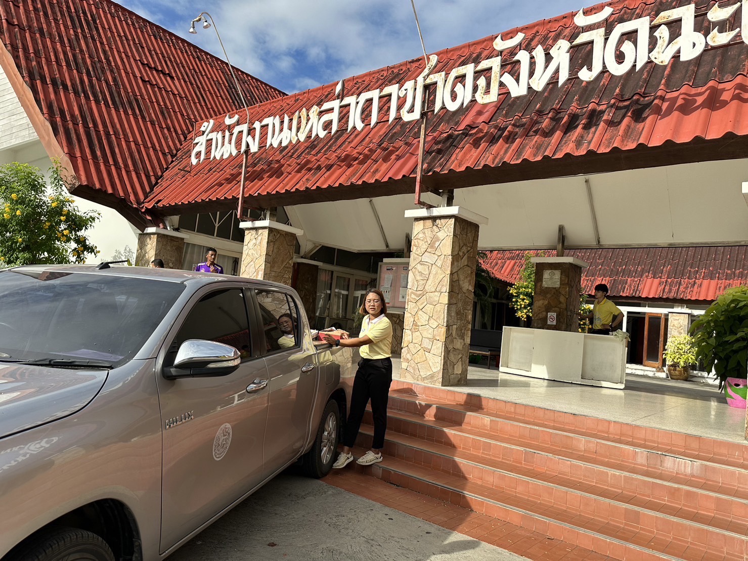 พช.ฉะเชิงเทราร่วมสนับสนุนกิจกรรมการออกร้านกาชาดของสมาคมแม่บ้านมหาดไทย