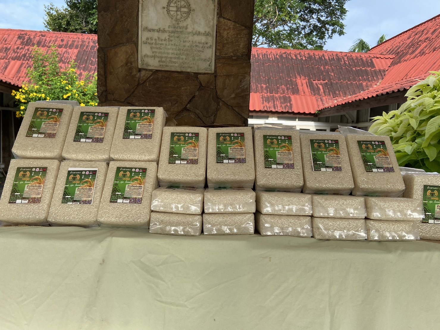 พช.ฉะเชิงเทราร่วมสนับสนุนกิจกรรมการออกร้านกาชาดของสมาคมแม่บ้านมหาดไทย