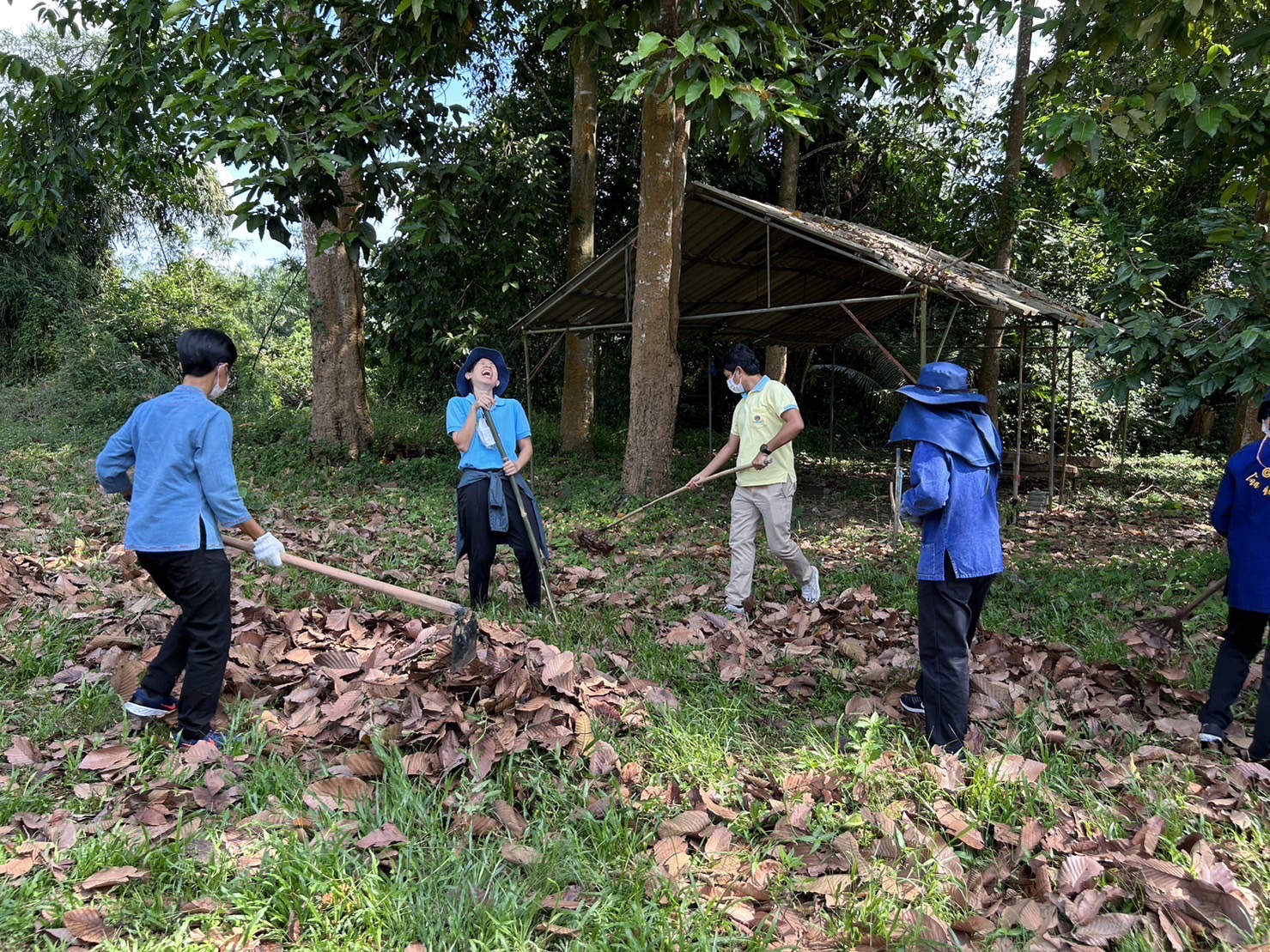 ?️??‍?ผู้ตรวจราชการกรมการพัฒนาชุมชน ร่วมกับพช.ฉะเชิงเทราประชุมเตรียมความพร้อมการจัดกิจกรรม วันดินโลก (World Soil Day) บำรุงป่า รักษาผืนดิน  เทิดพระเกียรติ องค์ภูมิพลฯ