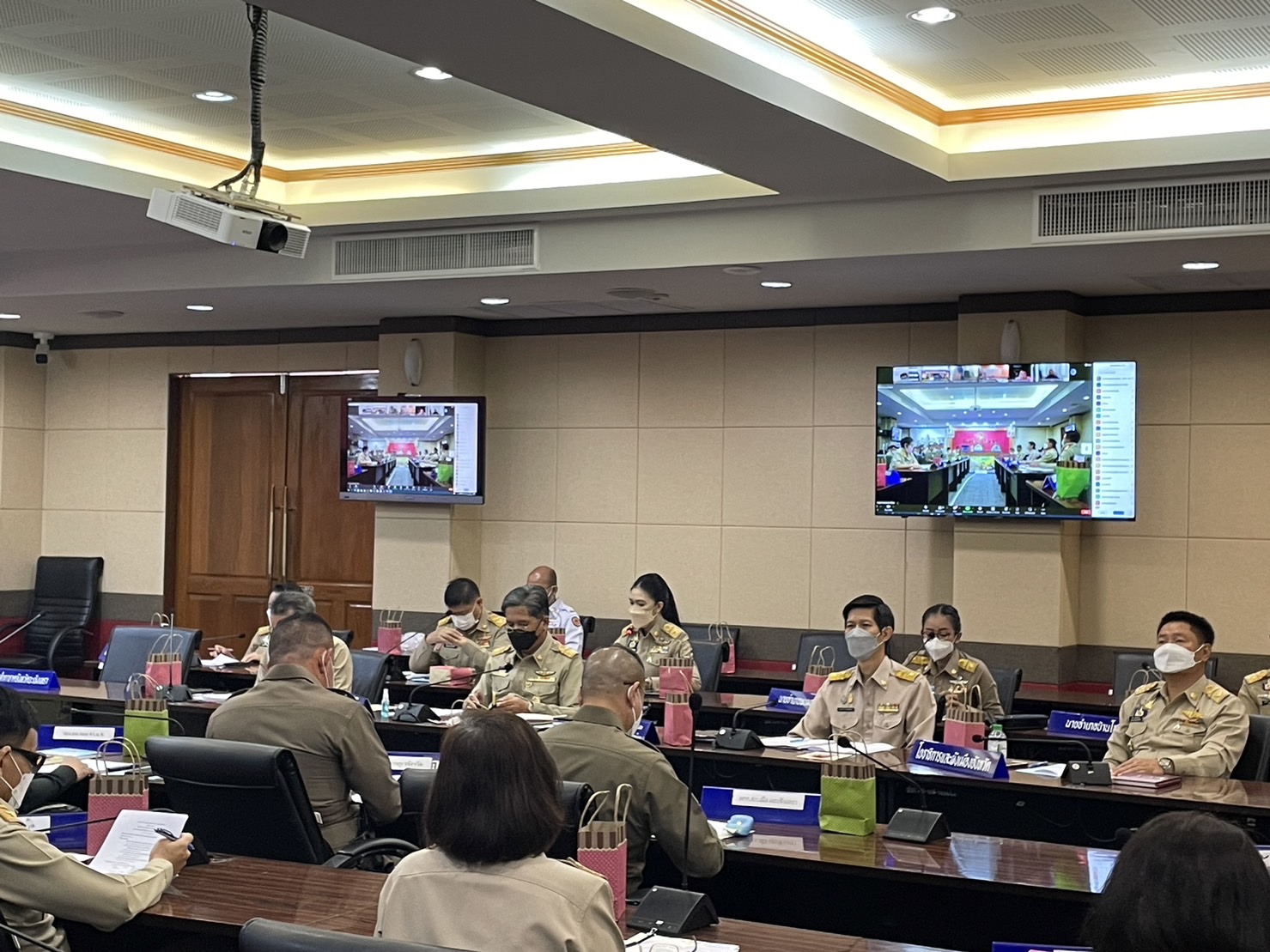?️??‍? พช.ฉะเชิงเทราร่วมประชุมหัวหน้าส่วนราชการจังหวัดฉะเชิงเทรา และประชุมคณะกรรมการพนักงานส่วนตำบลจังหวัดฉะเชิงเทรา