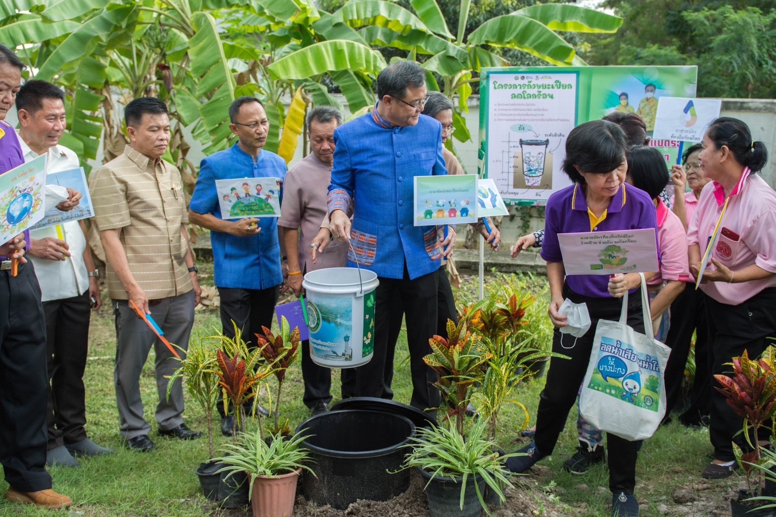 ?️??‍?พช.ฉะเชิงเทราร่วมกิจกรรมการขับเคลื่อนโครงการถังขยะเปียกลดโลกร้อน ขององค์กรปกครองส่วนท้องถิ่น จังหวัดฉะเชิงเทรา (รักษ์โลก รักษ์แปดริ้ว เริ่มได้ที่บ้านเรา)