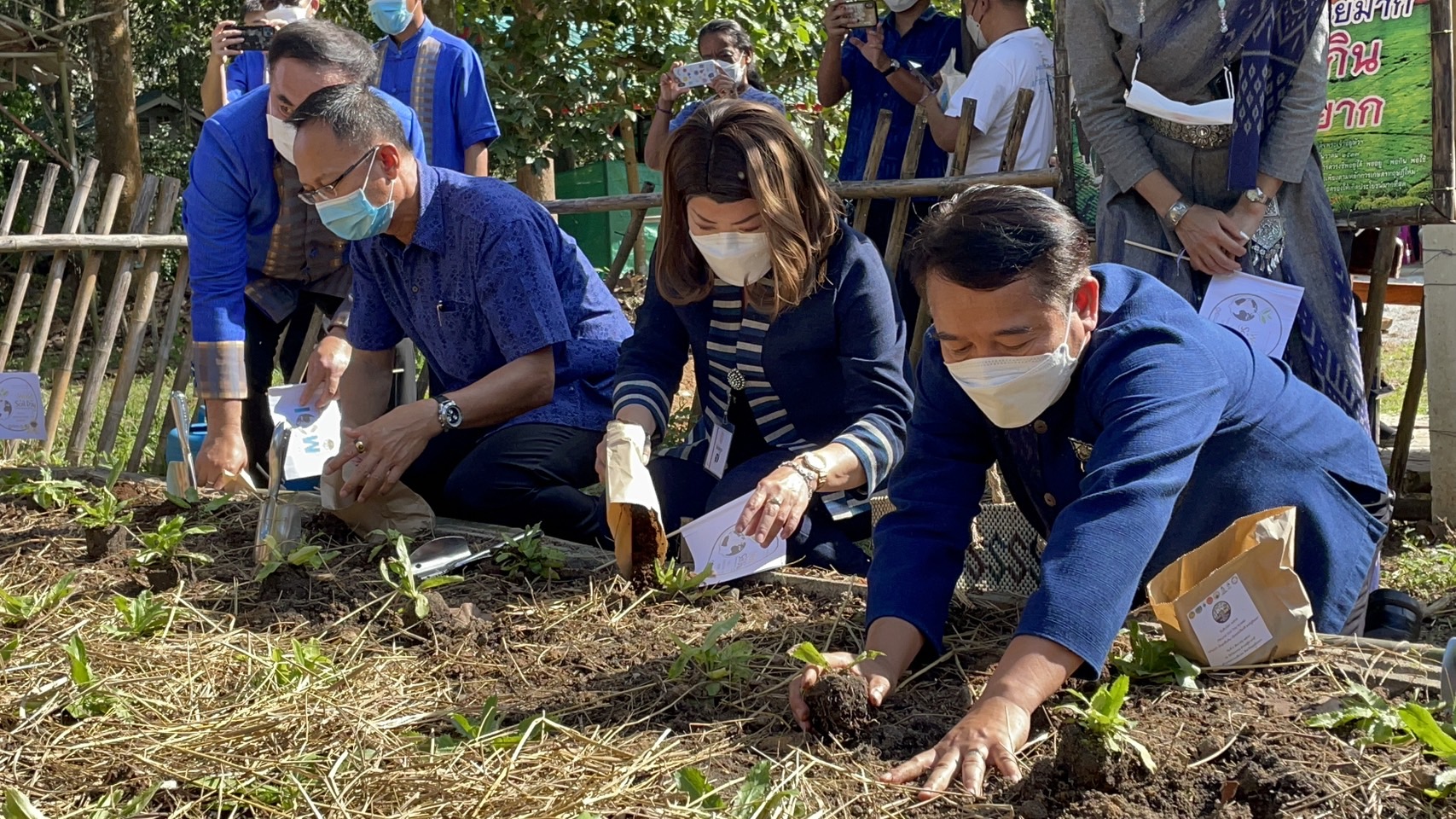 ??ปลัด มท. ร่วมกิจกรรม วันดินโลก (World Soil Day) บำรุงป่า รักษาผืนดิน  เทิดพระเกียรติ องค์ภูมิพลฯ