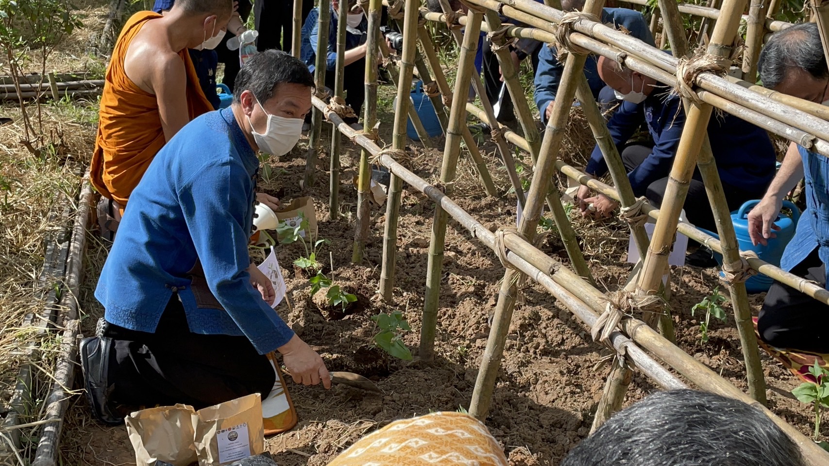 ??ปลัด มท. ร่วมกิจกรรม วันดินโลก (World Soil Day) บำรุงป่า รักษาผืนดิน  เทิดพระเกียรติ องค์ภูมิพลฯ
