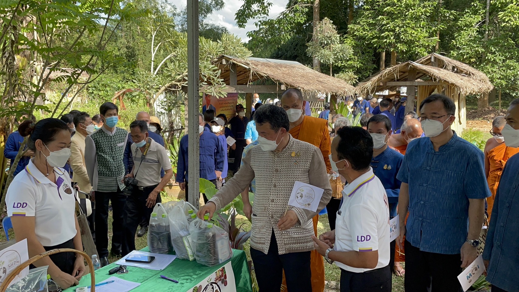 ??ปลัด มท. ร่วมกิจกรรม วันดินโลก (World Soil Day) บำรุงป่า รักษาผืนดิน  เทิดพระเกียรติ องค์ภูมิพลฯ