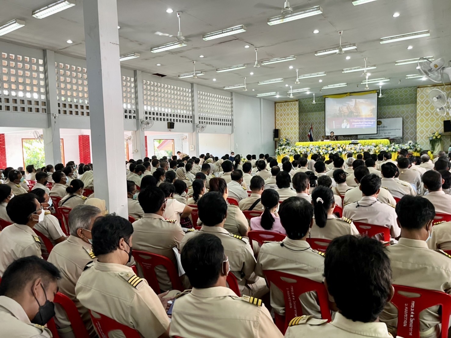 ?️??‍?พช.ฉะเชิงเทราร่วมประชุมมอบนโยบายของผู้ว่าราชการจังหวัดฉะเชิงเทราให้แก่กำนัน ผู้ใหญ่บ้าน
