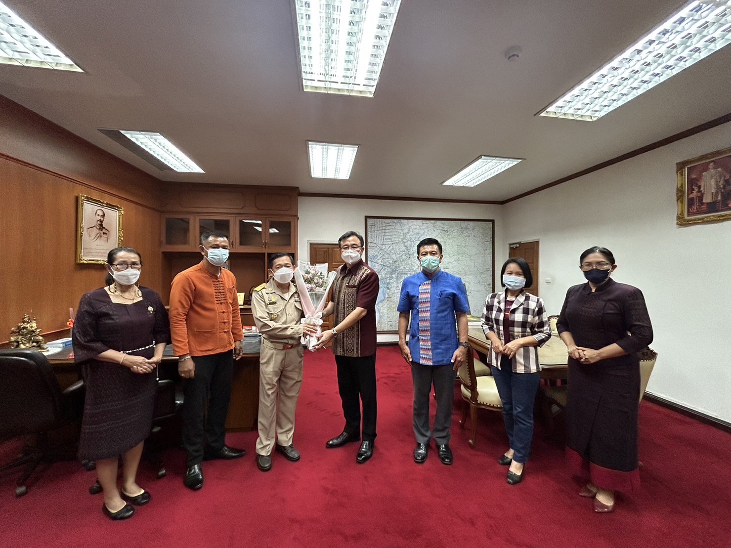 ??ผู้ว่าราชการจังหวัดฉะเชิงเทรา และรองผู้ว่าราชการจังหวัดฉะเชิงเทรา มอบนโยบายแก่ข้าราชการที่ได้รับการแต่งตั้งให้ดำรงตำแหน่งพัฒนาการอำเภอ