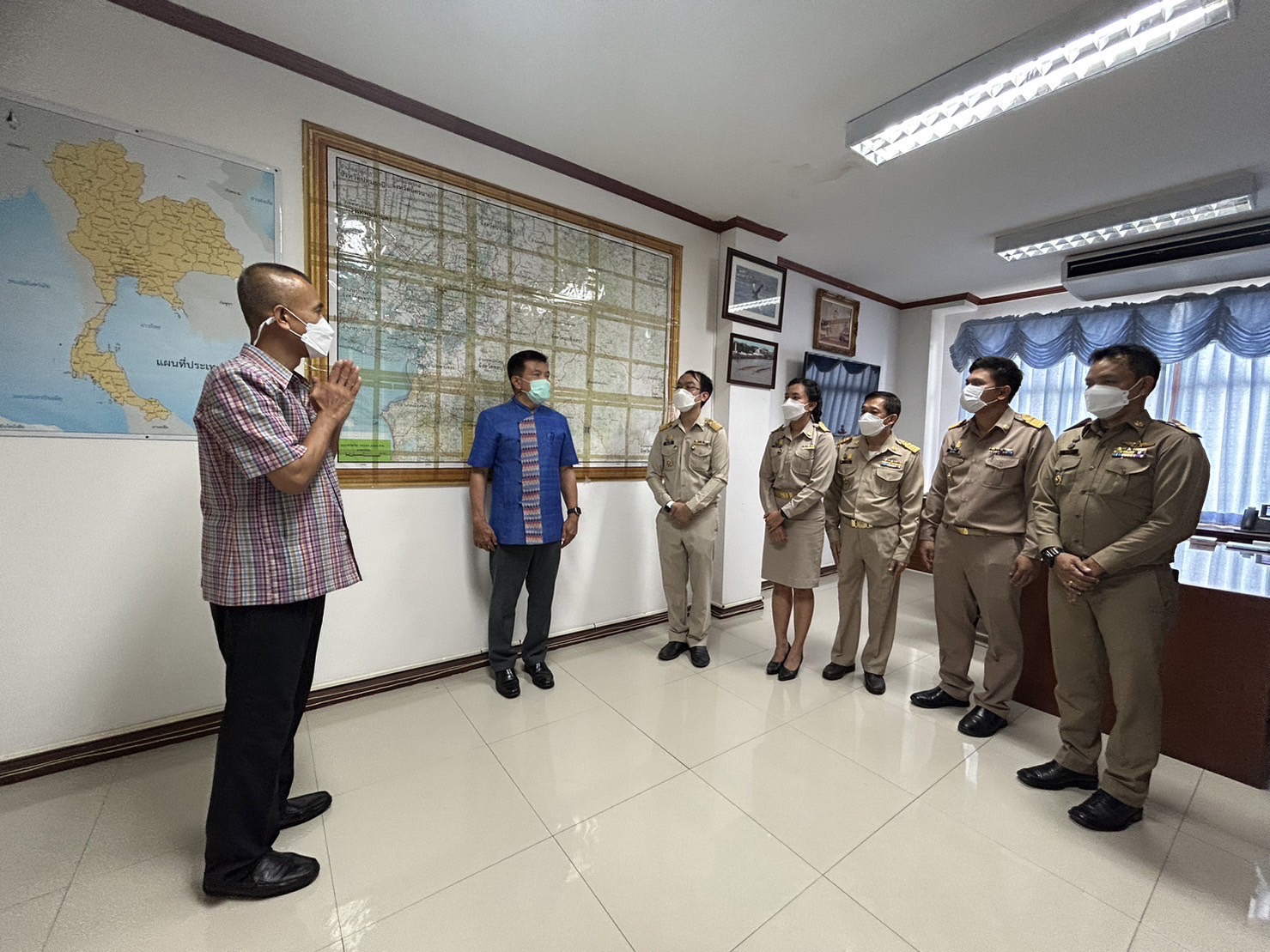 ??ผู้ว่าราชการจังหวัดฉะเชิงเทรา และรองผู้ว่าราชการจังหวัดฉะเชิงเทรา มอบนโยบายแก่ข้าราชการที่ได้รับการแต่งตั้งให้ดำรงตำแหน่งพัฒนาการอำเภอ