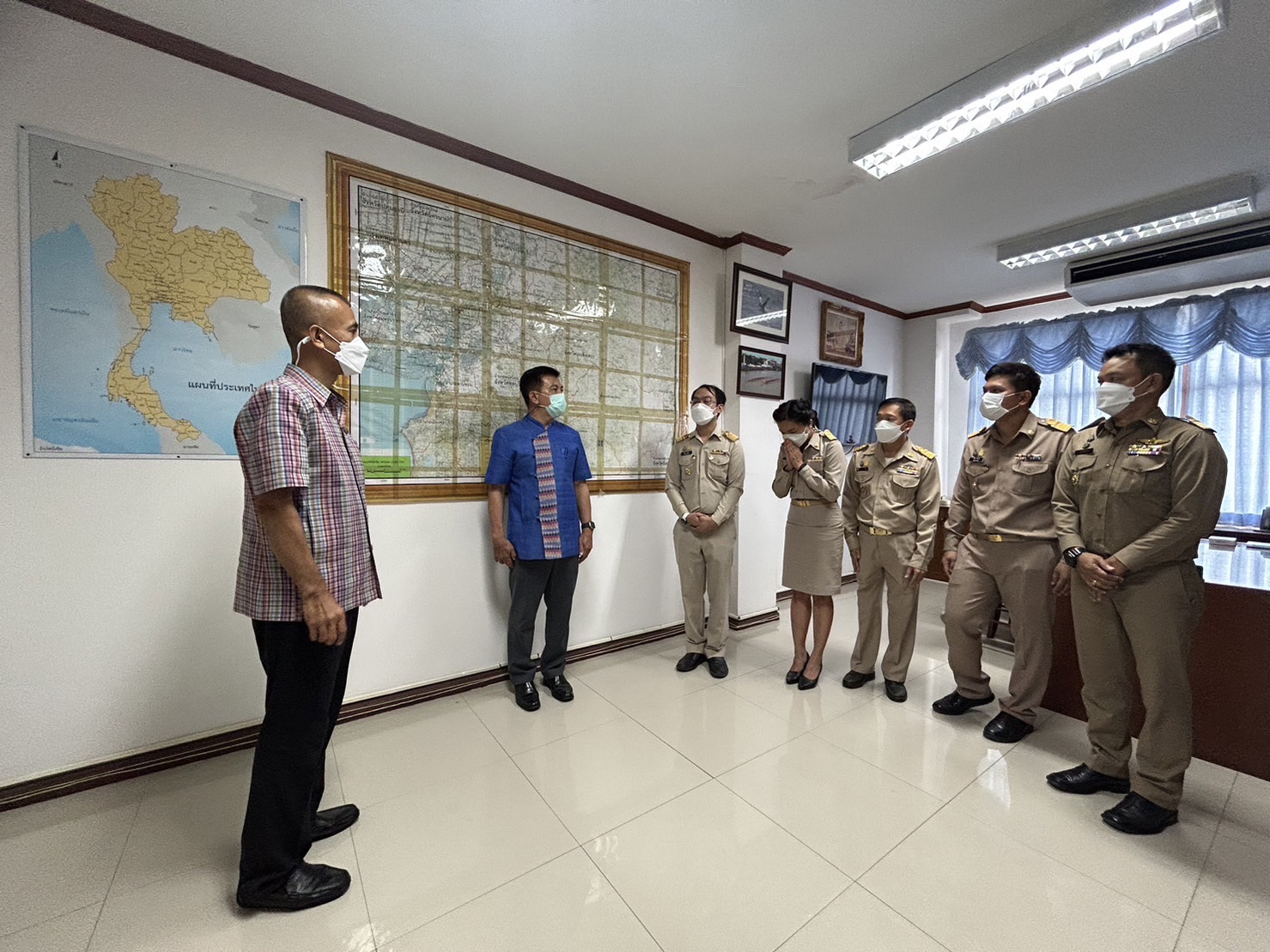 ??ผู้ว่าราชการจังหวัดฉะเชิงเทรา และรองผู้ว่าราชการจังหวัดฉะเชิงเทรา มอบนโยบายแก่ข้าราชการที่ได้รับการแต่งตั้งให้ดำรงตำแหน่งพัฒนาการอำเภอ