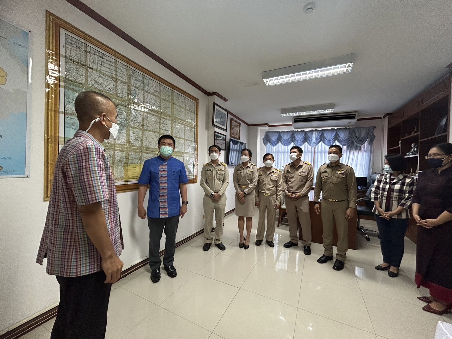 ??ผู้ว่าราชการจังหวัดฉะเชิงเทรา และรองผู้ว่าราชการจังหวัดฉะเชิงเทรา มอบนโยบายแก่ข้าราชการที่ได้รับการแต่งตั้งให้ดำรงตำแหน่งพัฒนาการอำเภอ