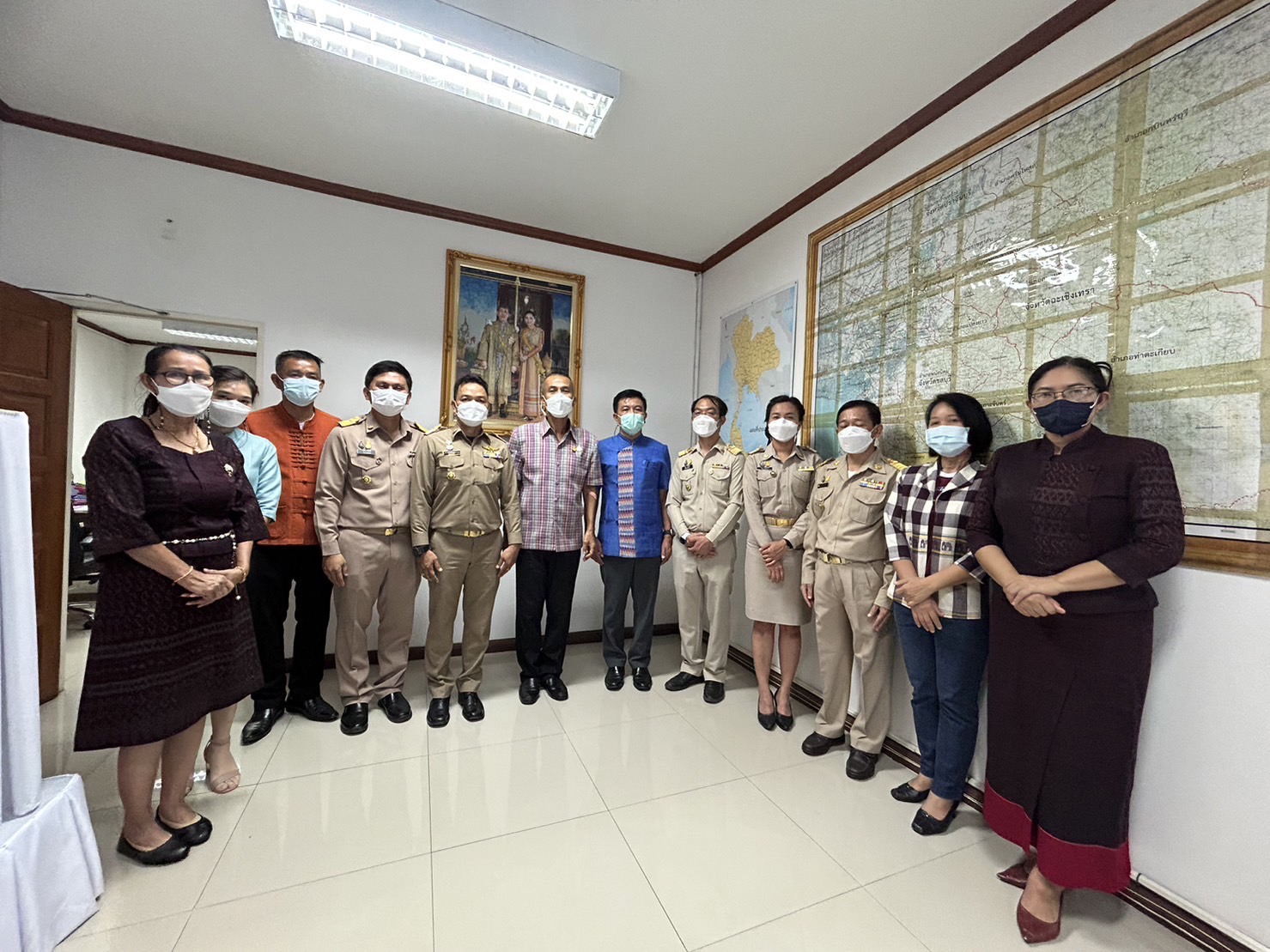 ??ผู้ว่าราชการจังหวัดฉะเชิงเทรา และรองผู้ว่าราชการจังหวัดฉะเชิงเทรา มอบนโยบายแก่ข้าราชการที่ได้รับการแต่งตั้งให้ดำรงตำแหน่งพัฒนาการอำเภอ