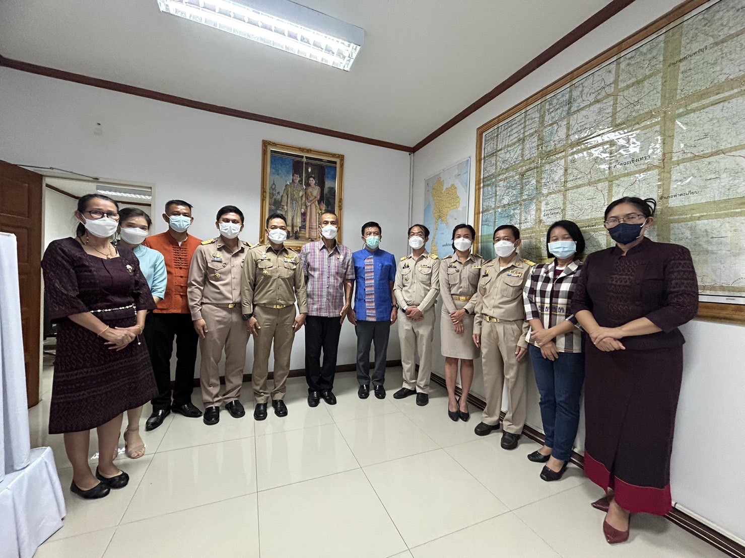 ??ผู้ว่าราชการจังหวัดฉะเชิงเทรา และรองผู้ว่าราชการจังหวัดฉะเชิงเทรา มอบนโยบายแก่ข้าราชการที่ได้รับการแต่งตั้งให้ดำรงตำแหน่งพัฒนาการอำเภอ