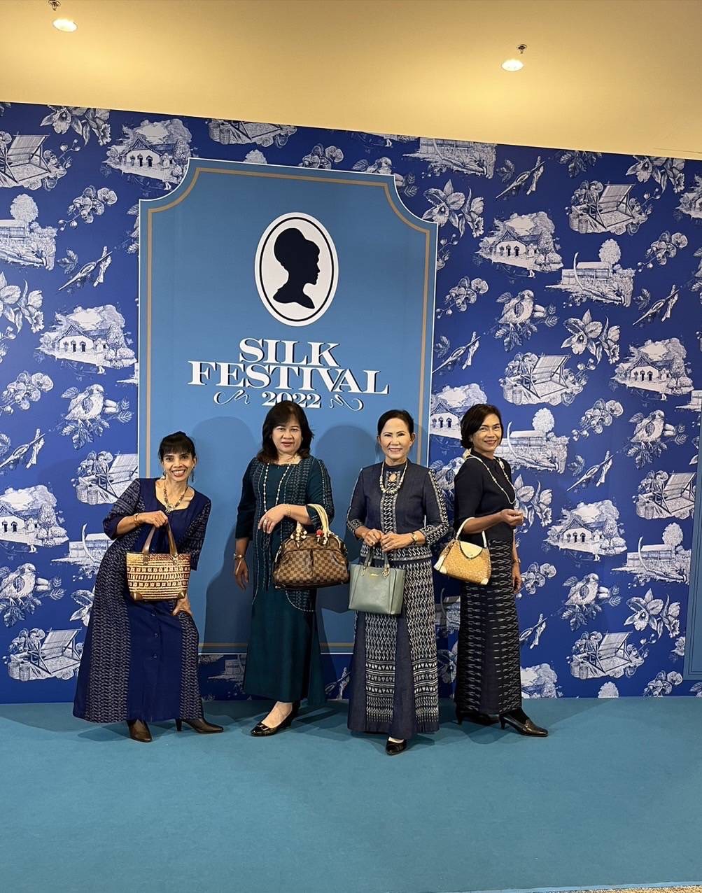 พช.และทีมสตรีแปดริ้วร่วมโครงการเทศกาลไหมไทย 2565 (Thai Silk Festival 2022)