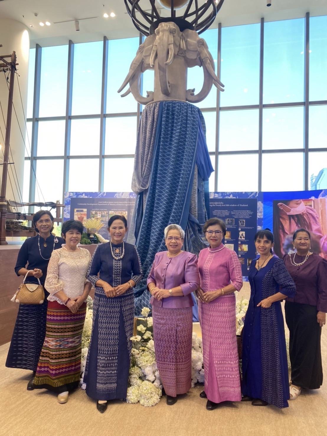 พช.และทีมสตรีแปดริ้วร่วมโครงการเทศกาลไหมไทย 2565 (Thai Silk Festival 2022)