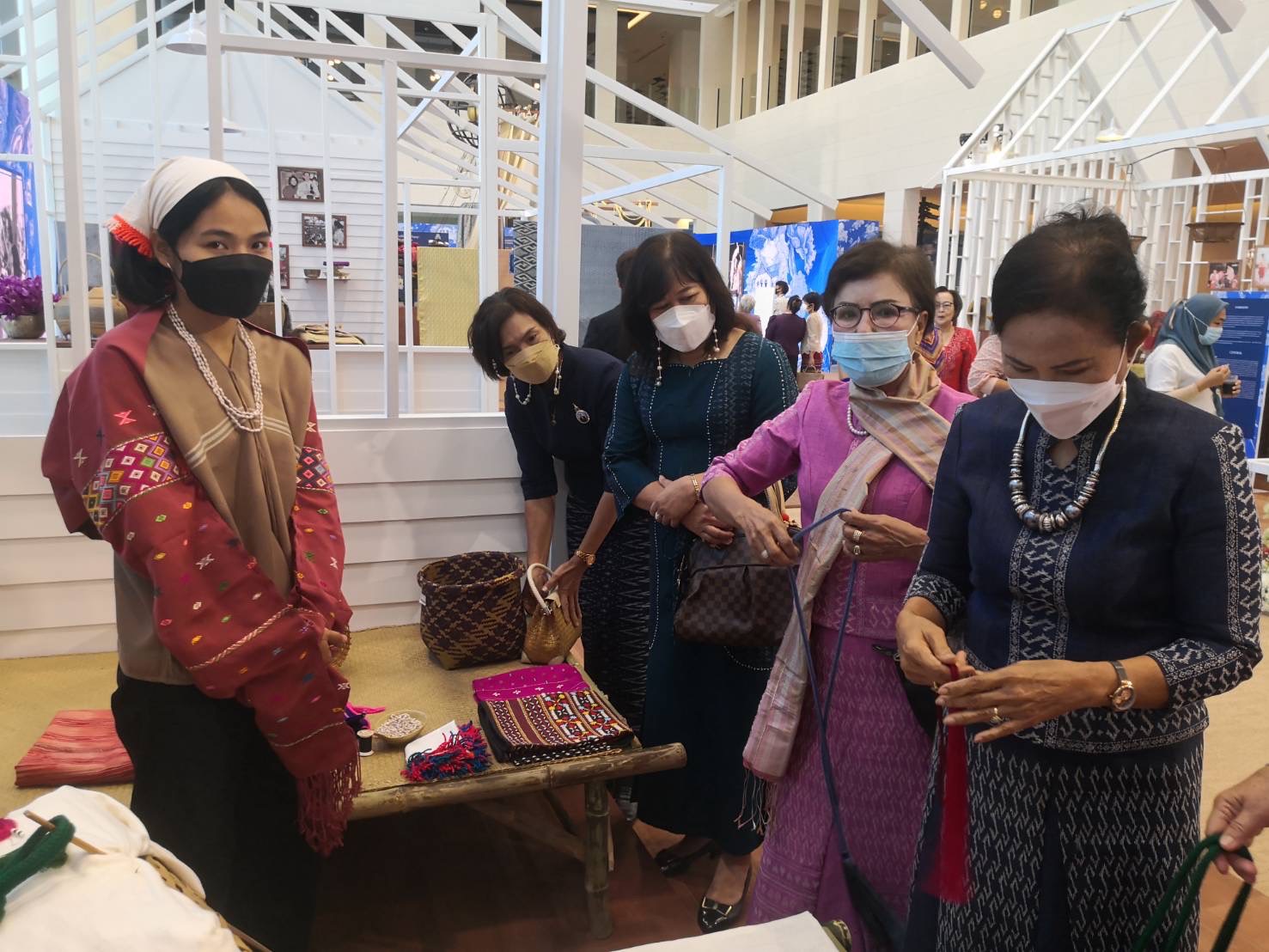 พช.และทีมสตรีแปดริ้วร่วมโครงการเทศกาลไหมไทย 2565 (Thai Silk Festival 2022)