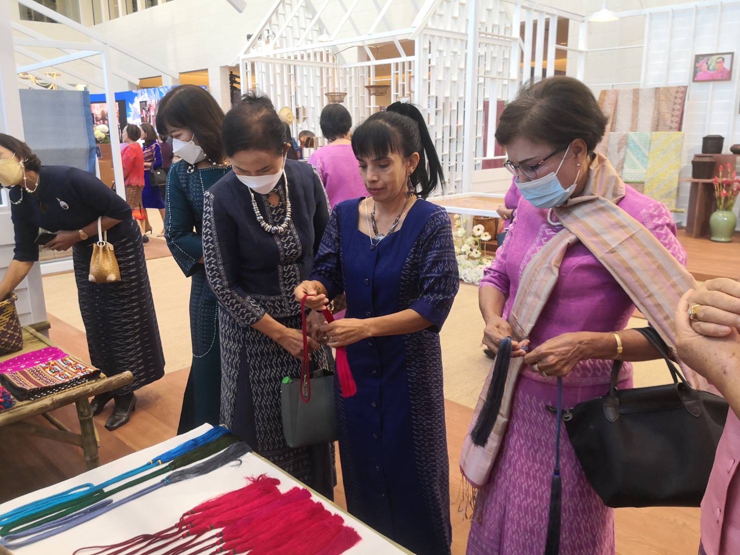 พช.และทีมสตรีแปดริ้วร่วมโครงการเทศกาลไหมไทย 2565 (Thai Silk Festival 2022)