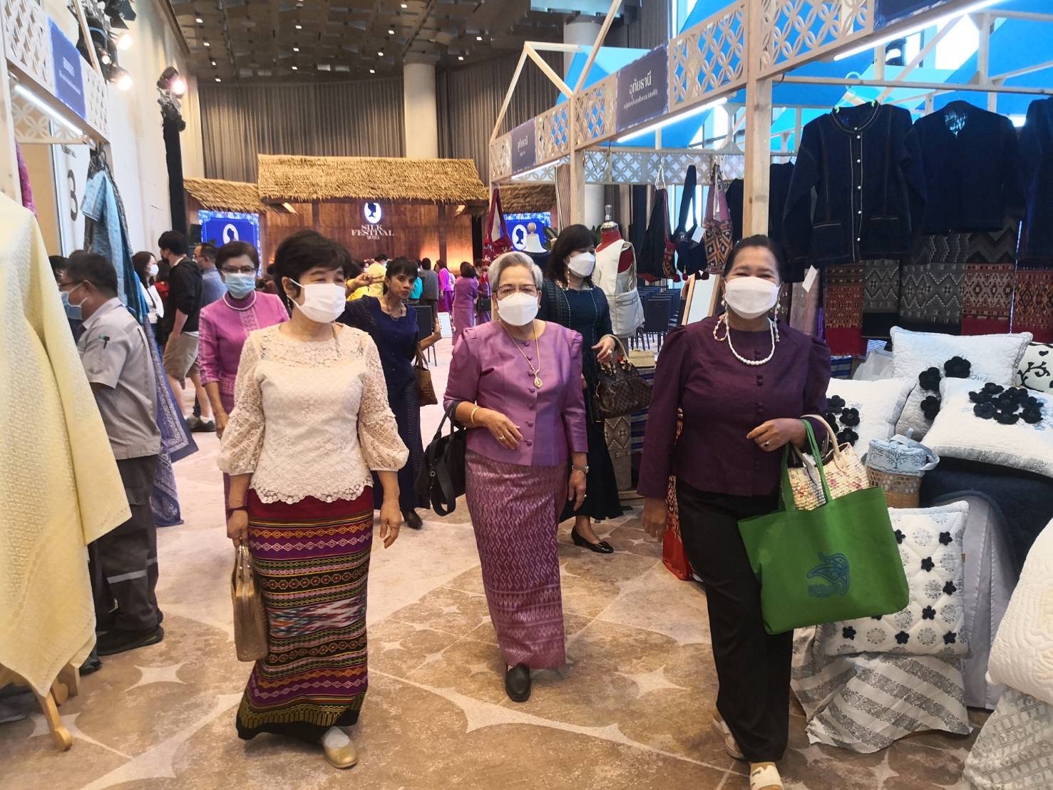 พช.และทีมสตรีแปดริ้วร่วมโครงการเทศกาลไหมไทย 2565 (Thai Silk Festival 2022)