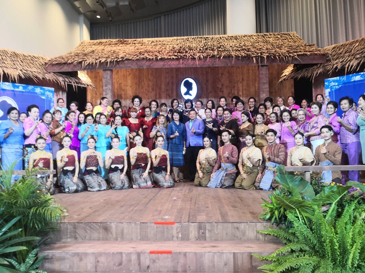 พช.และทีมสตรีแปดริ้วร่วมโครงการเทศกาลไหมไทย 2565 (Thai Silk Festival 2022)