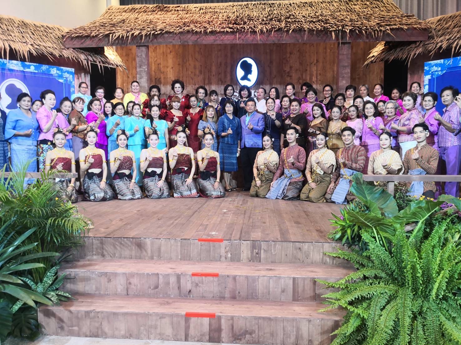 พช.และทีมสตรีแปดริ้วร่วมโครงการเทศกาลไหมไทย 2565 (Thai Silk Festival 2022)