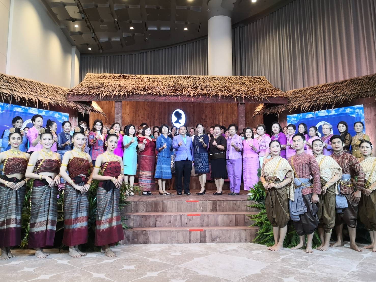 พช.และทีมสตรีแปดริ้วร่วมโครงการเทศกาลไหมไทย 2565 (Thai Silk Festival 2022)