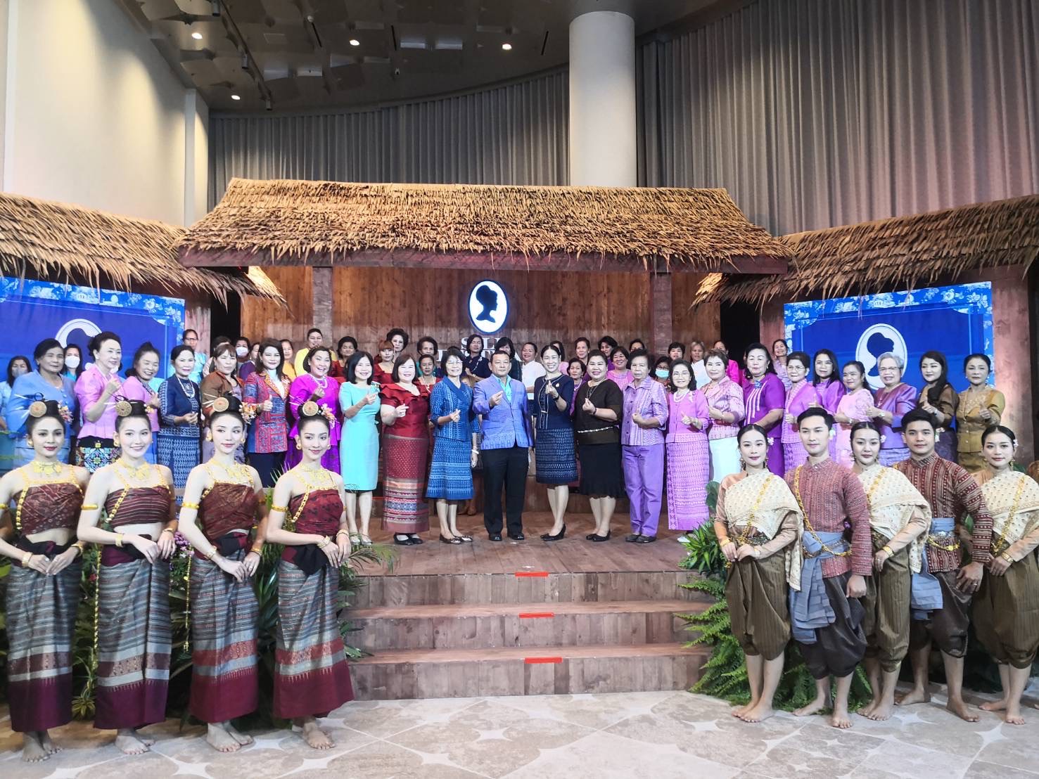 พช.และทีมสตรีแปดริ้วร่วมโครงการเทศกาลไหมไทย 2565 (Thai Silk Festival 2022)