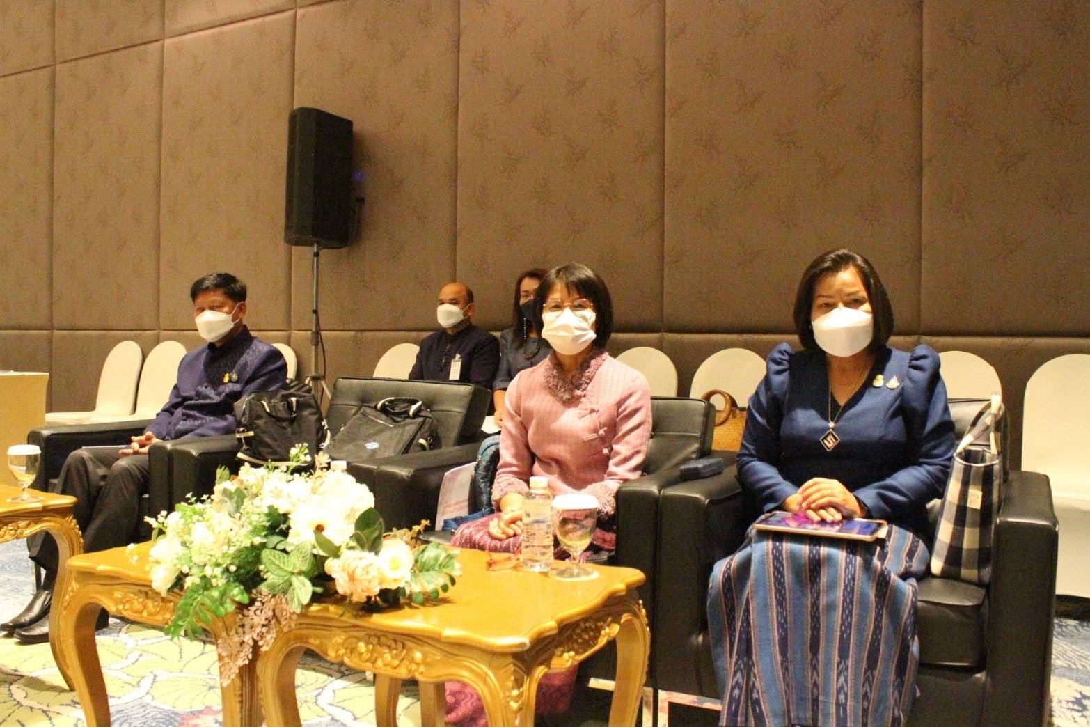 ??พช.ฉะเชิงเทราร่วมประชุมเชิงปฏิบัติการสร้างความเข้าใจการขับเคลื่อนการขจัดความยากจนในระดับพื้นที่