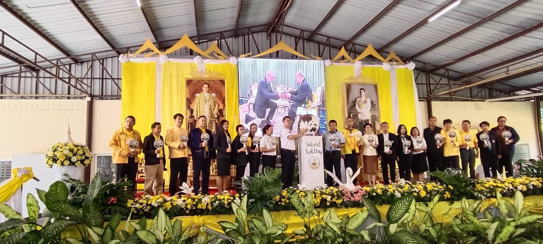 ??พช.ฉะเชิงเทราร่วมงานวันดินโลกปี 2565 “Soils, where food begin : อาหาร ก่อกำเนิด เกิดจากดิน”