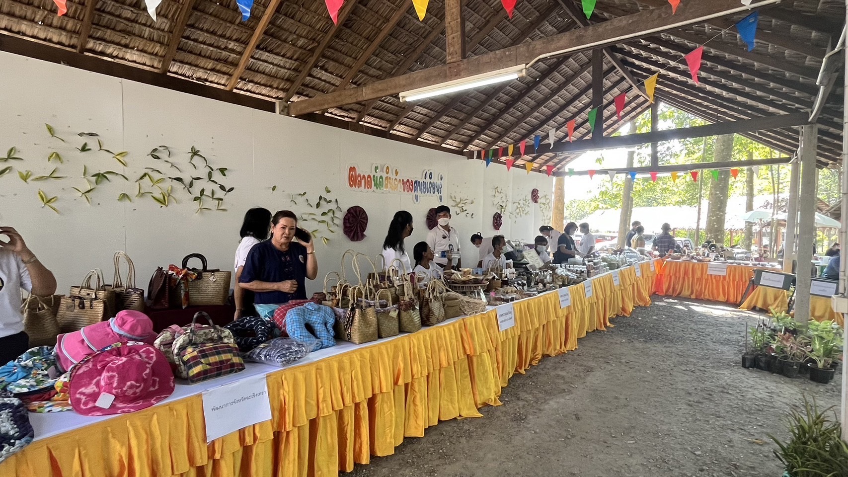 ??พช.ฉะเชิงเทราร่วมงานวันดินโลกปี 2565 “Soils, where food begin : อาหาร ก่อกำเนิด เกิดจากดิน”