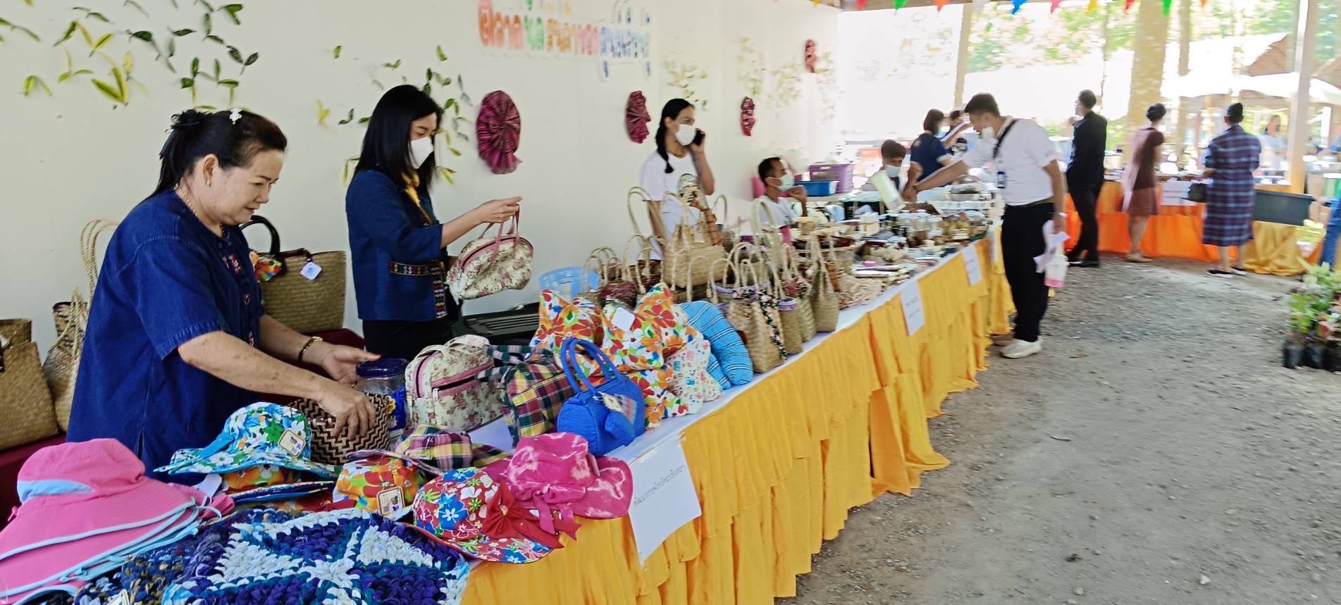 ??พช.ฉะเชิงเทราร่วมงานวันดินโลกปี 2565 “Soils, where food begin : อาหาร ก่อกำเนิด เกิดจากดิน”